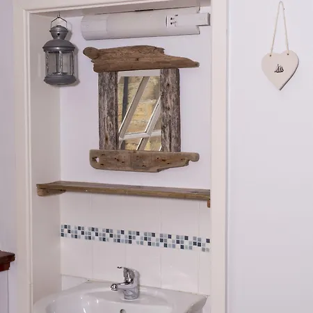 Yha Boggle Hole Hostel *