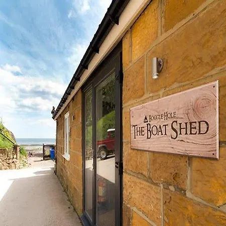 Yha Boggle Hole * Fylingthorpe